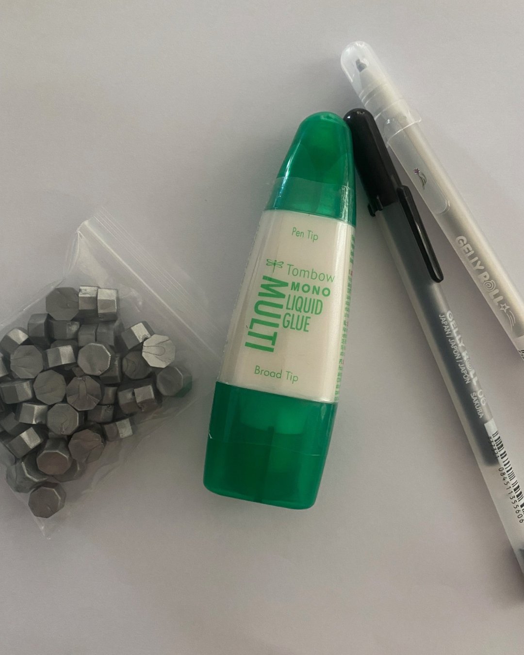 Bastelzubehör Kleber, Stifte, Siegelwachsperlen,