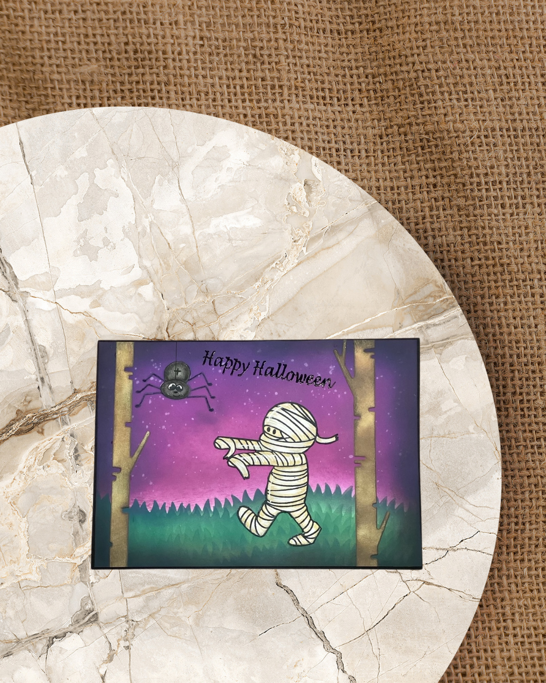 Karte mit Mumie, Spinne, Text Happy Halloween0