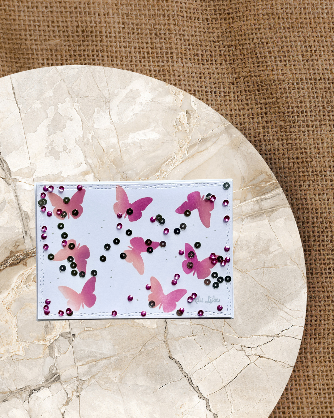 Schüttelkarte mit Perlen und Schmetterlingen