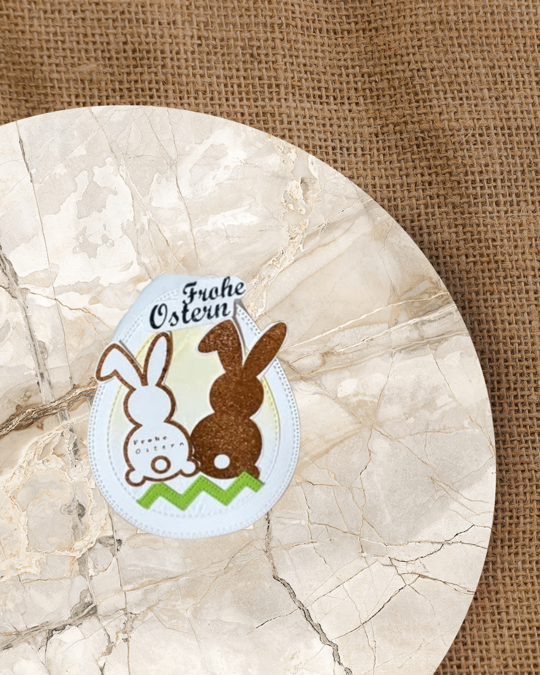 Geschenkschachtel in Ei Form mit 2 Hasen und dem Spruch Frohe Ostern